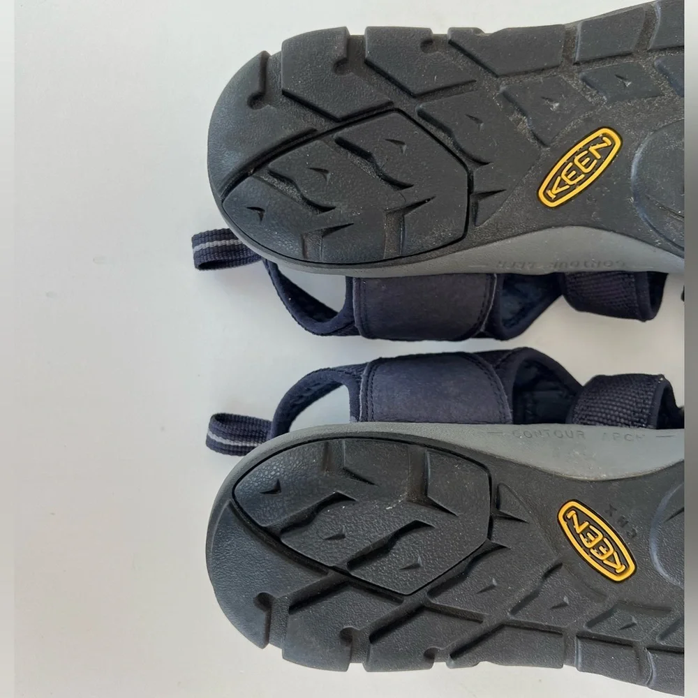 KEEN Men's Clearwater CNX Sandal in Navy Blue and Light Gray, size 10 / 43